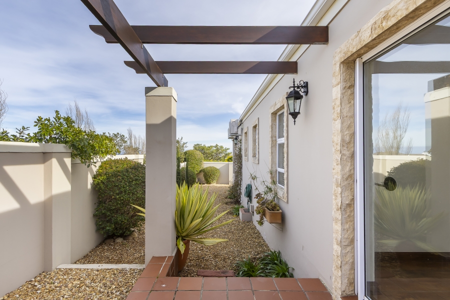 To Let 3 Bedroom Property for Rent in Fernwood Western Cape